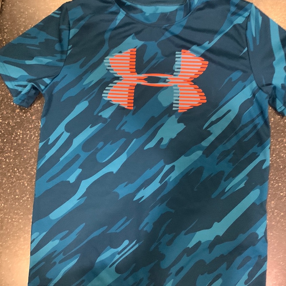 Boy’s Under Armour Active Wear T shirt youth Medium